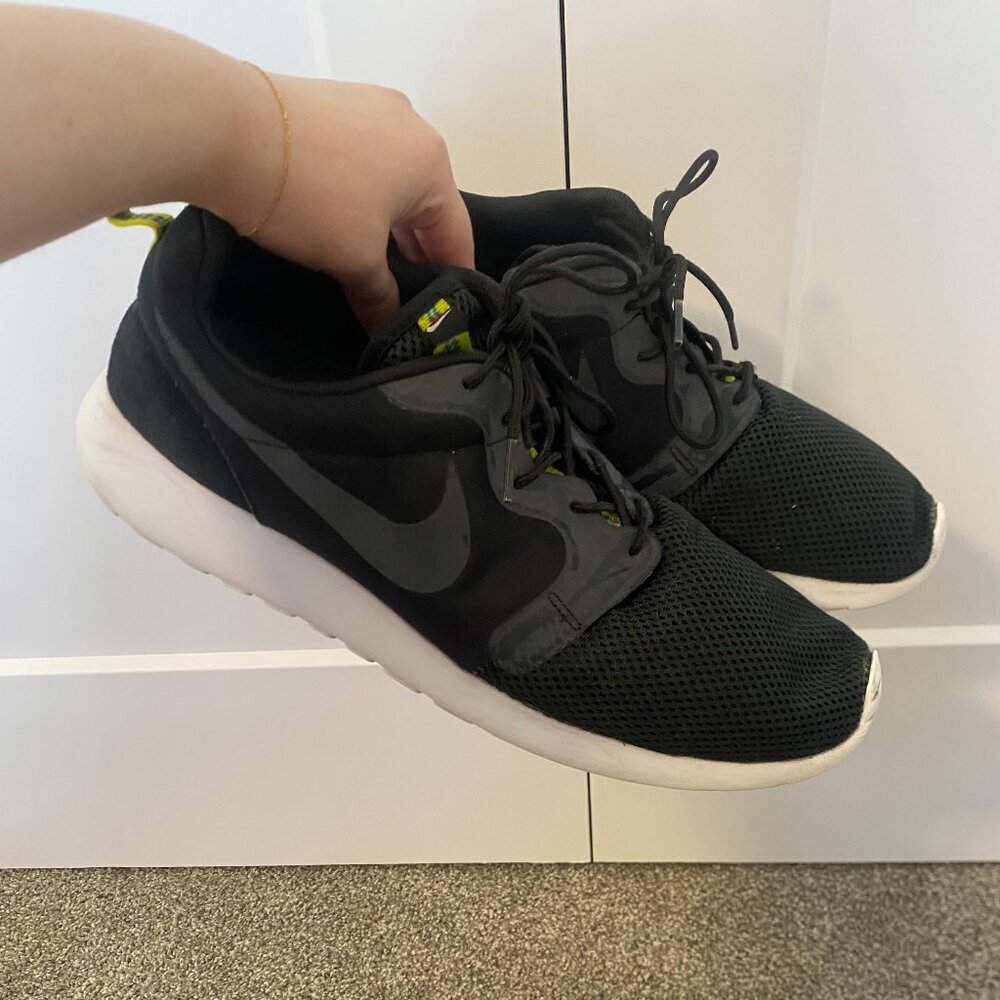 NIKE RosheβRun Black Fabric Uppersβ Mens Size 13